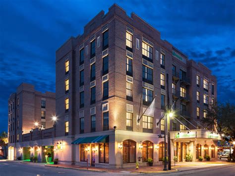 top hotels downtown savannah ga.